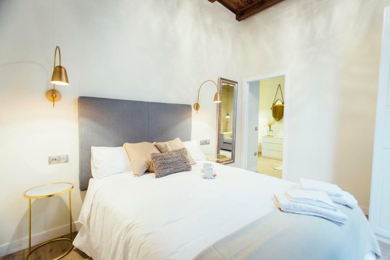 One&Lux Byron Suites Seville Exterior photo