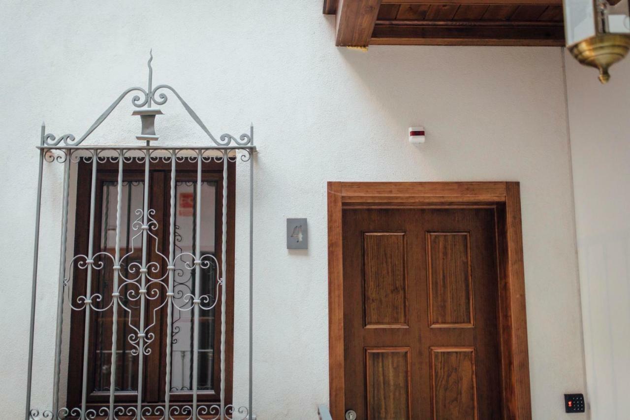 One&Lux Byron Suites Seville Exterior photo